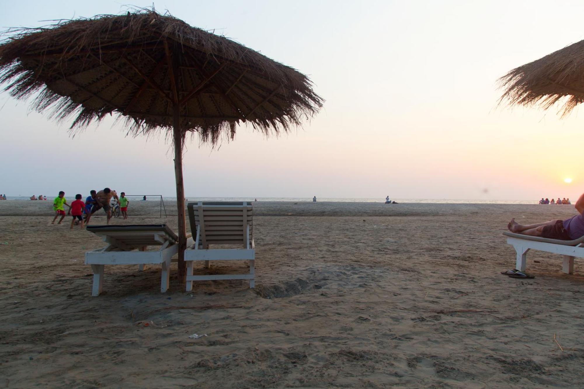 Beach Villa Morjim Eksteriør bilde